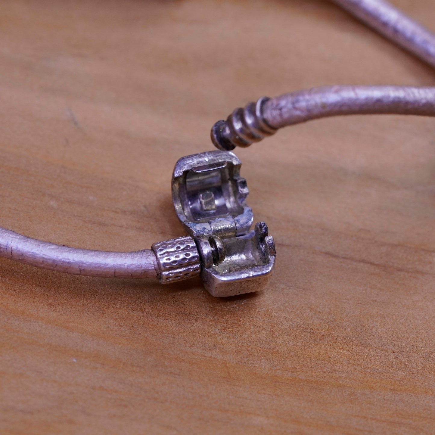 7.25”, vtg CHAMILIA CHAM sterling silver handmade bracelet, 925 leather core
