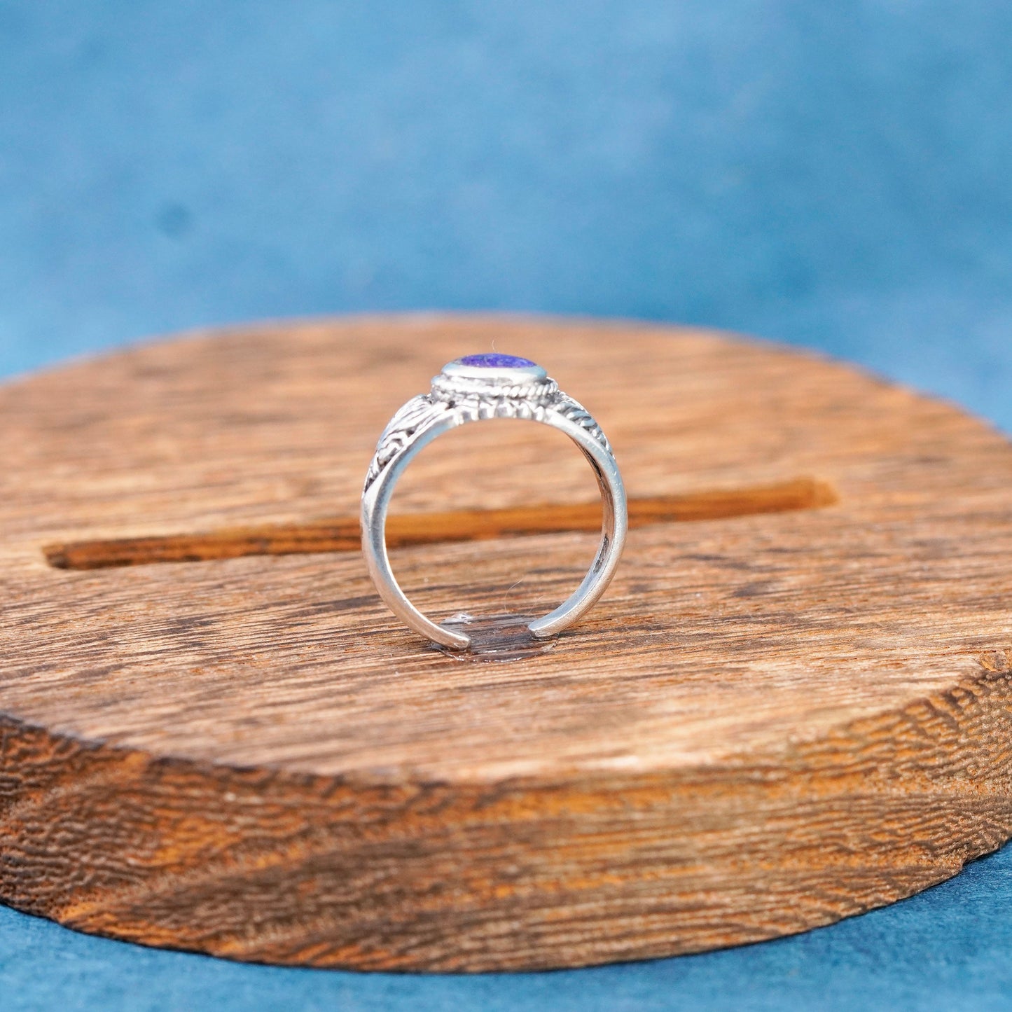 Size 5.5 Vintage sterling 925 silver handmade texture open ring w/ Lapis lazuli