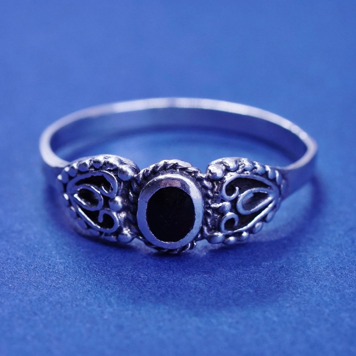 Size 7.5, vintage Sterling 925 silver handmade ring with onyx and beads