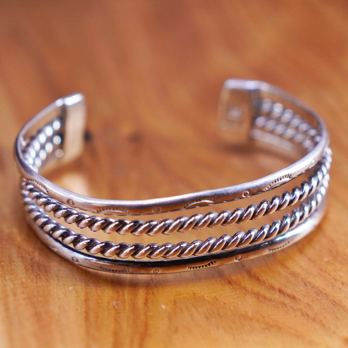 6.25”, vtg native American Sterling silver handmade bracelet, textured 925 cuff
