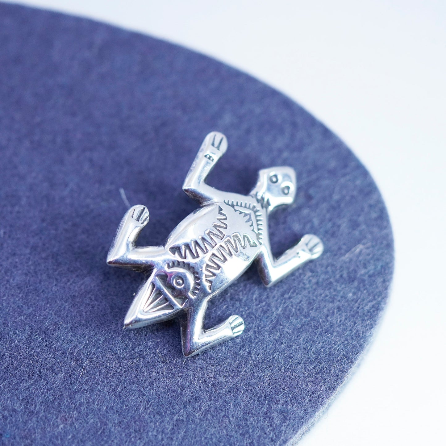 Native American Navajo Felix Joe Sterling 925 Silver handmade lizard Brooch pin