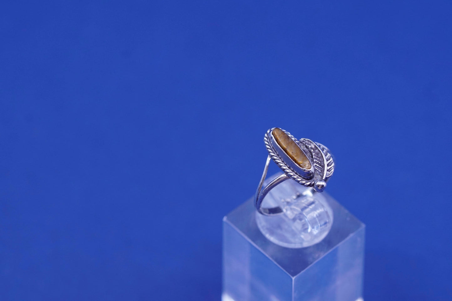 Size 7, vtg Sterling 925 silver handmade ring with golden tiger eye and leaves