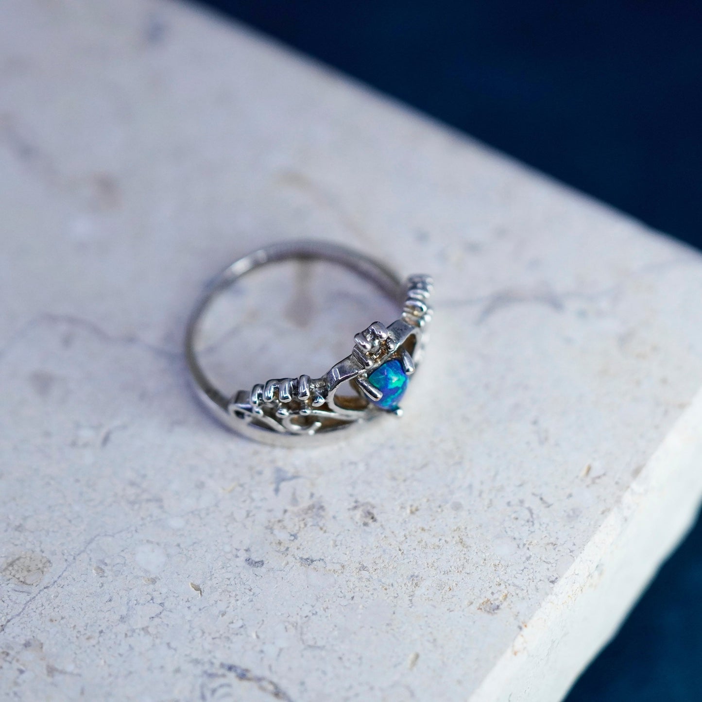 Size 7.25, vintage sterling 925 silver handmade crown ring with opal