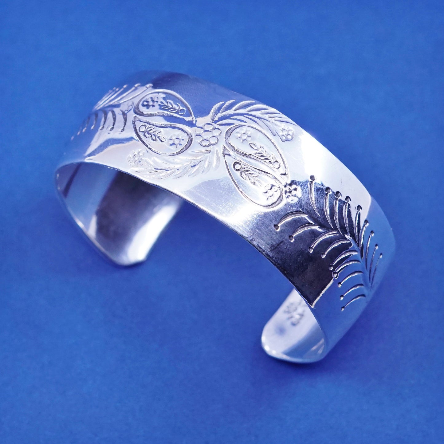 6.25”, vtg sterling silver bracelet, Southwestern wide 925 cuff with flower