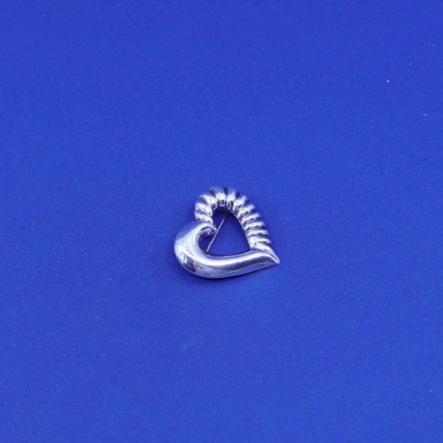 Vintage sterling silver handmade brooch, 925 modernist ribbed heart pin