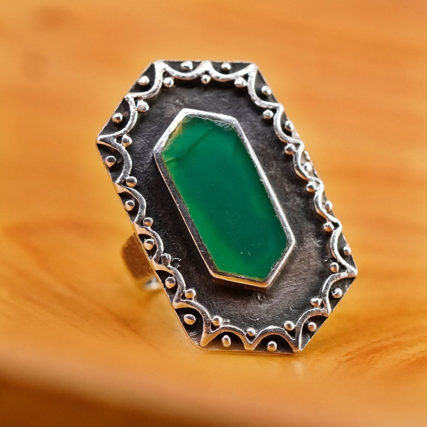 Size 8, vintage southwestern Sterling 925 silver handmade ring with emerald