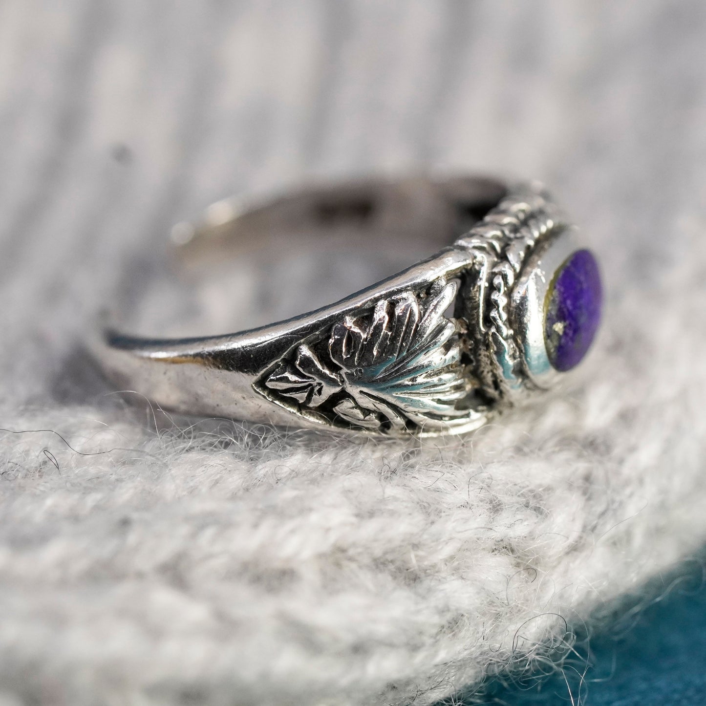 Size 5.5 Vintage sterling 925 silver handmade texture open ring w/ Lapis lazuli