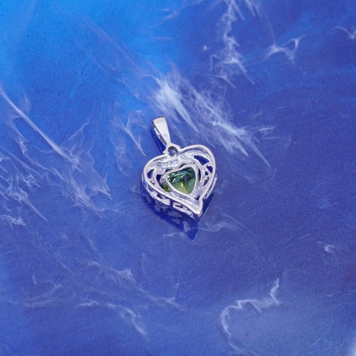 Vintage Sterling 925 silver filigree pendant with peridot and cz