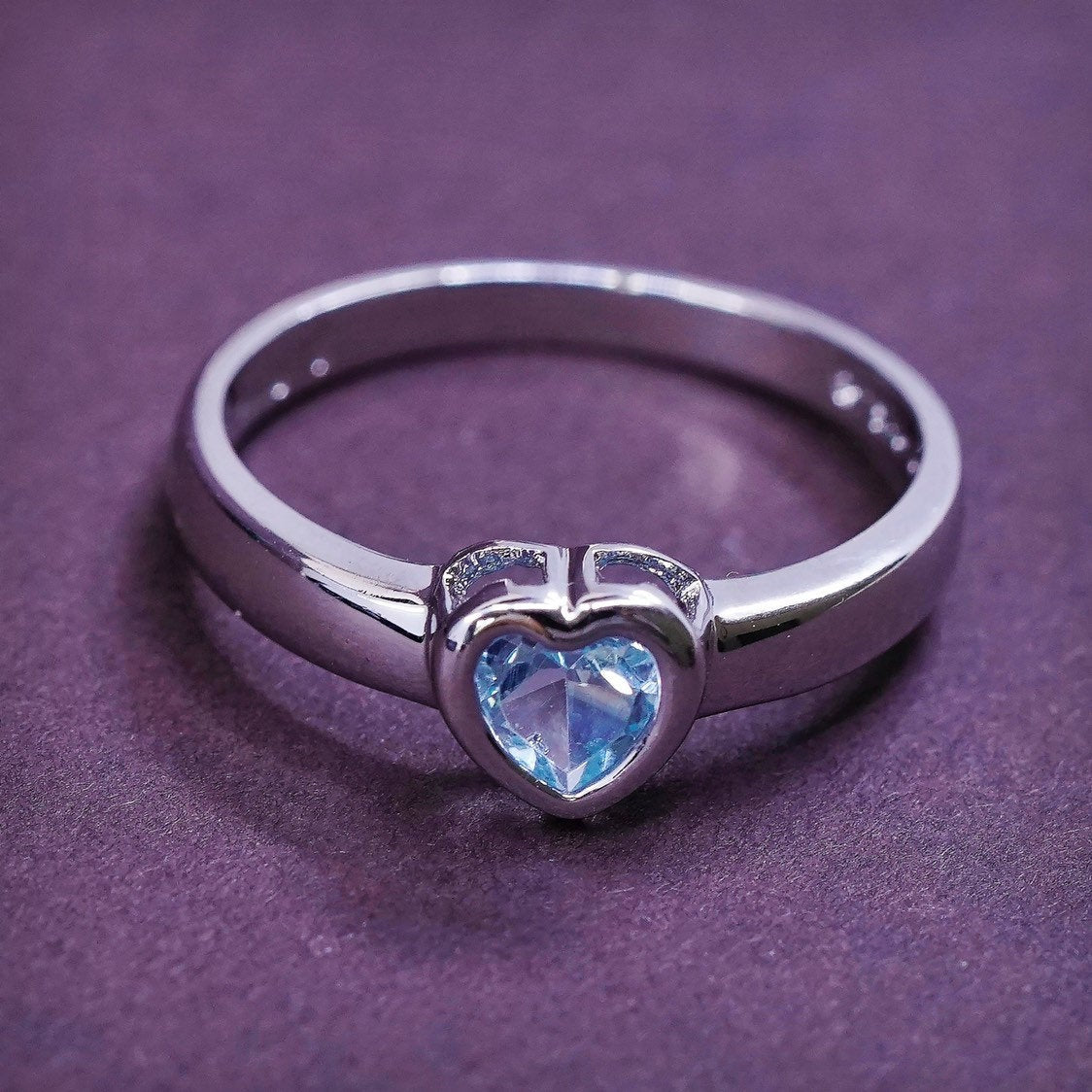 sz 8, vtg sterling silver handmade ring, blue crystal heart 925 band