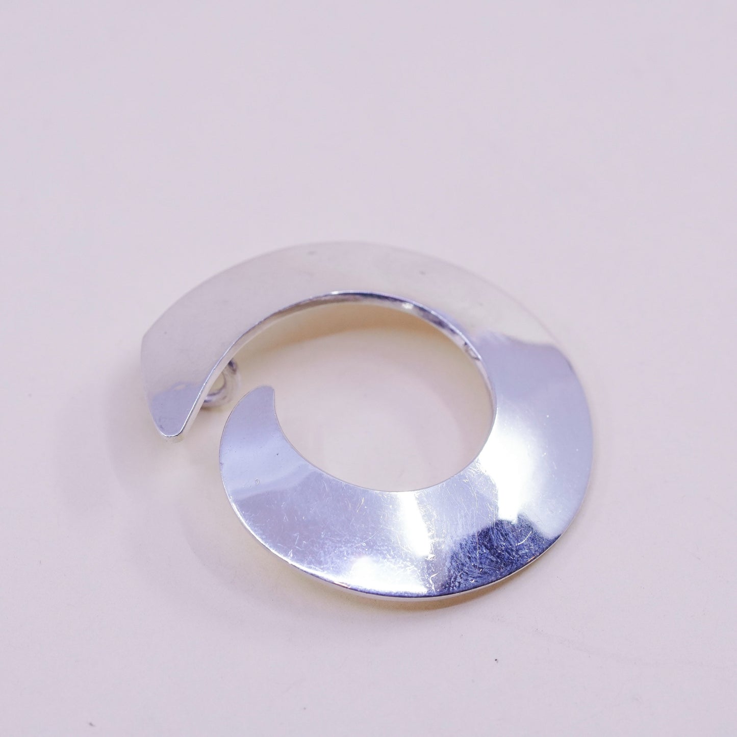Vintage sterling 925 silver handmade hammered pendant with wave swirl
