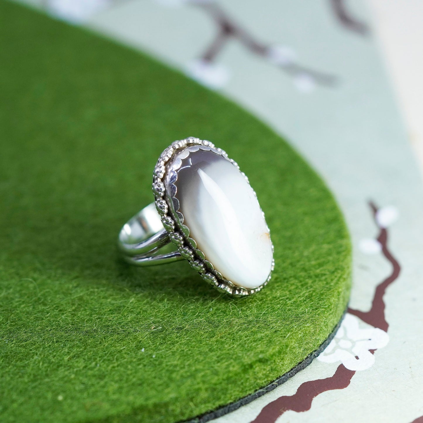 Size 9, vintage southwestern Sterling 925 silver handmade ring with agate beads