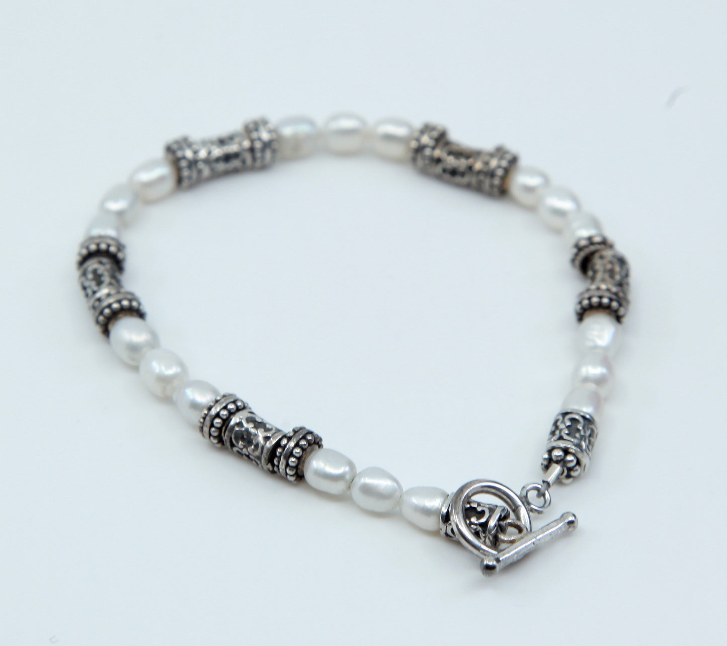 6.5", VTG handmade bracelet, pearl beads w/ 925 beads and toggle closure