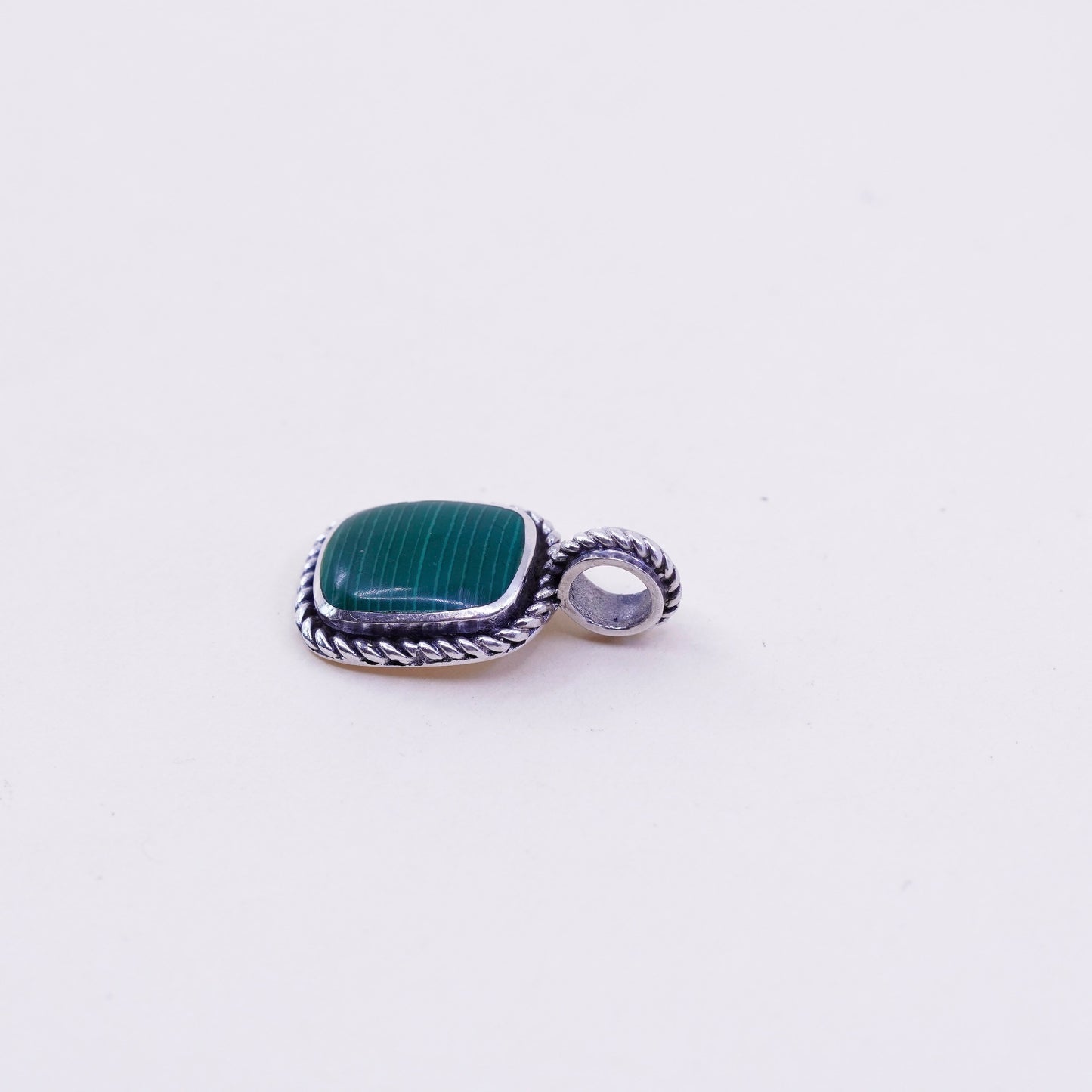 Vintage sterling 925 silver handmade pendant with Oval malachite and cable
