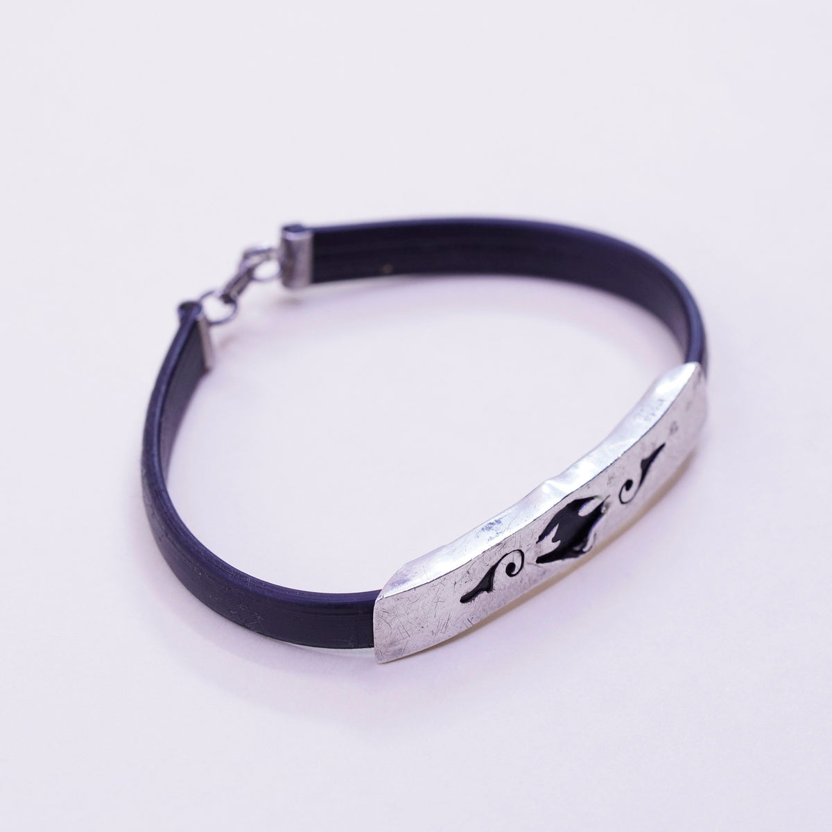 7.5”, Vintage black rubber chain with sterling 925 silver bar