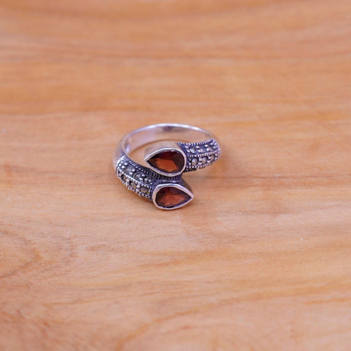 Size 6, vtg Sterling 925 silver handmade ring with teardrop ruby and marcasite