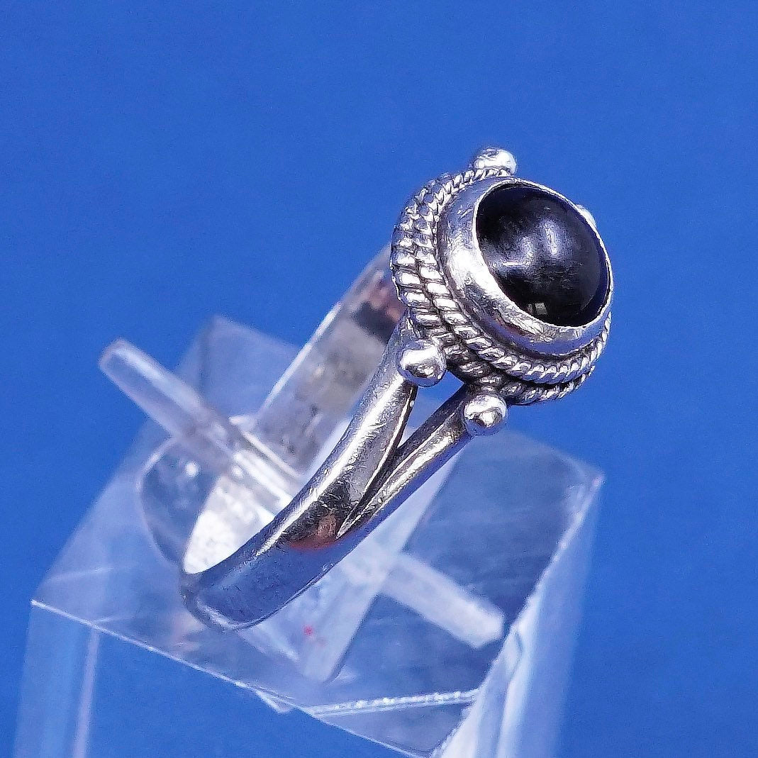 Size 8.5, vtg Sterling silver handmade ring, 925 w/ onyx N beads