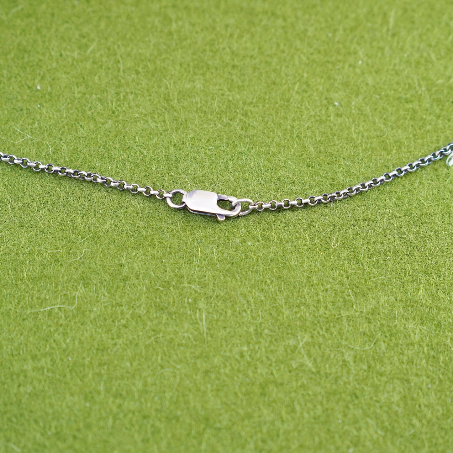 16”, Vintage sterling silver handmade necklace with pearl and peridot beads