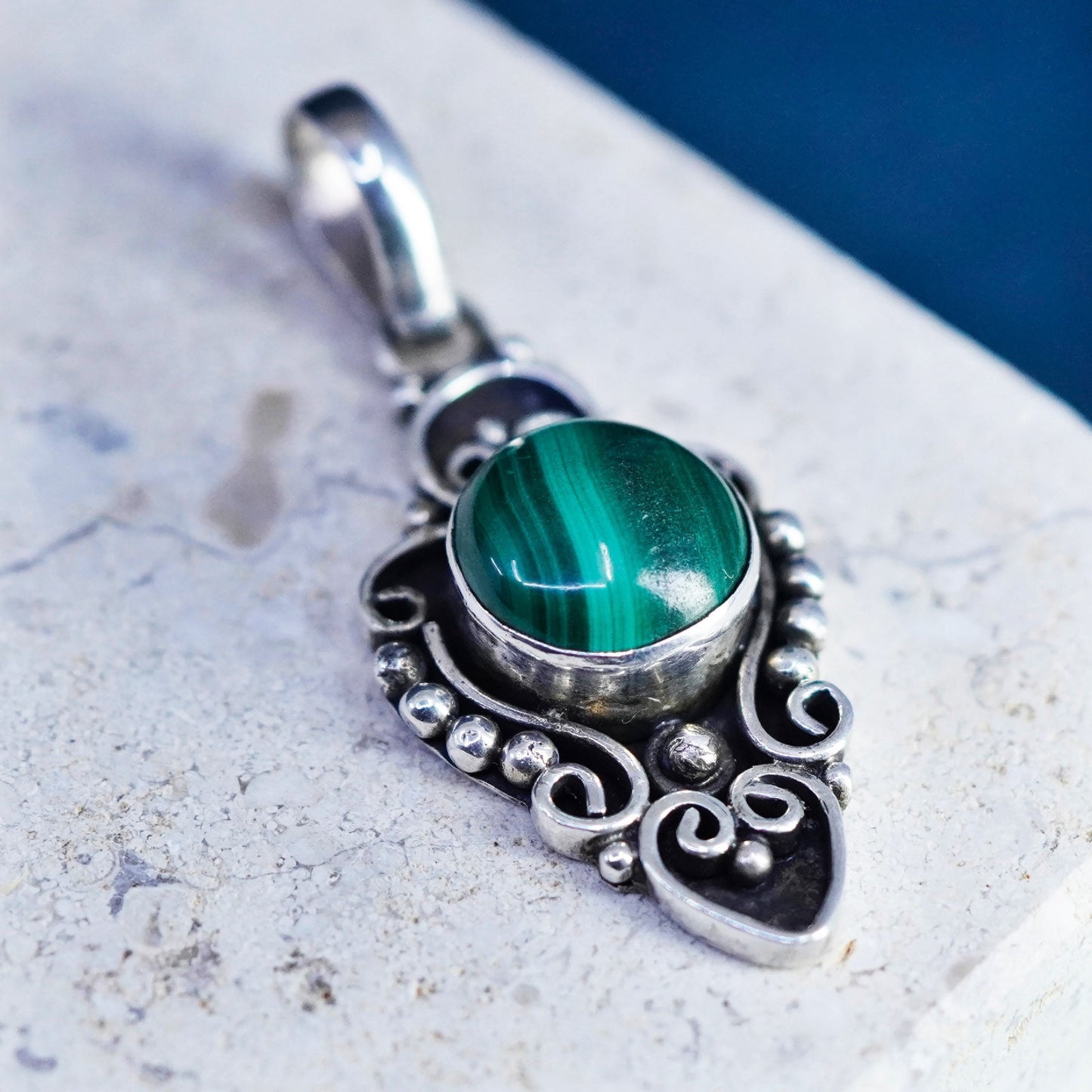 vtg mexico Sterling 925 silver handmade pendant with oval malachite and beads