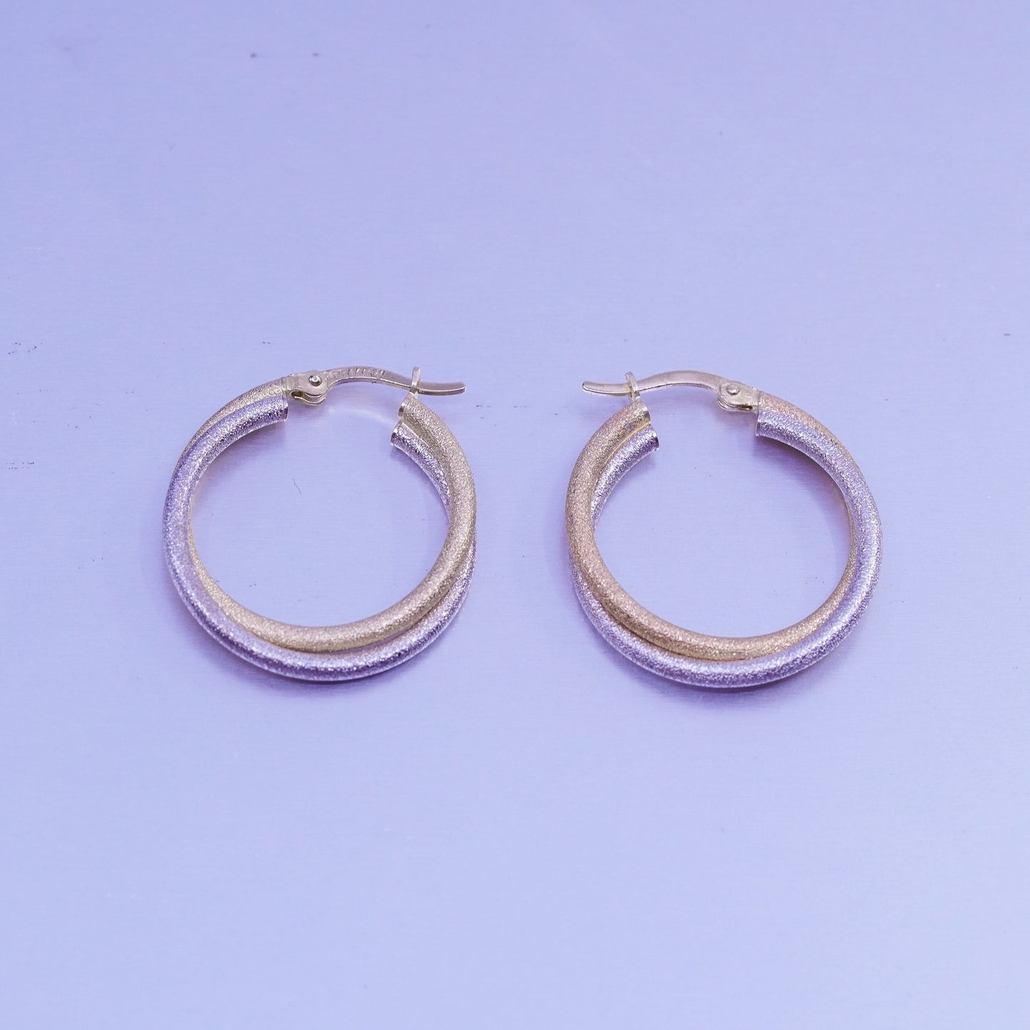 1” 3.3g, 14K 585 yellow gold white gold entwined matte hoops, huggie earrings