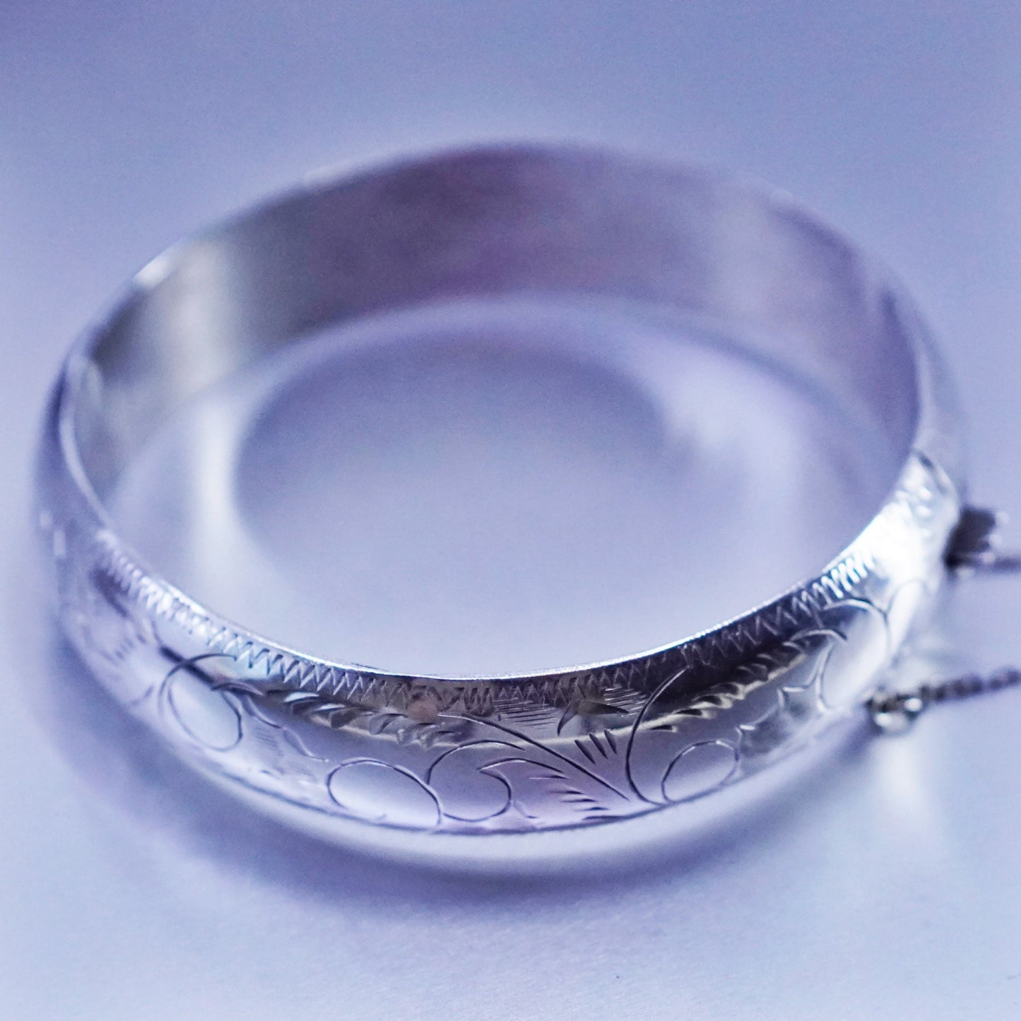 7”, Sterling 925 silver handmade bracelet, textured hinged bangle secure chain