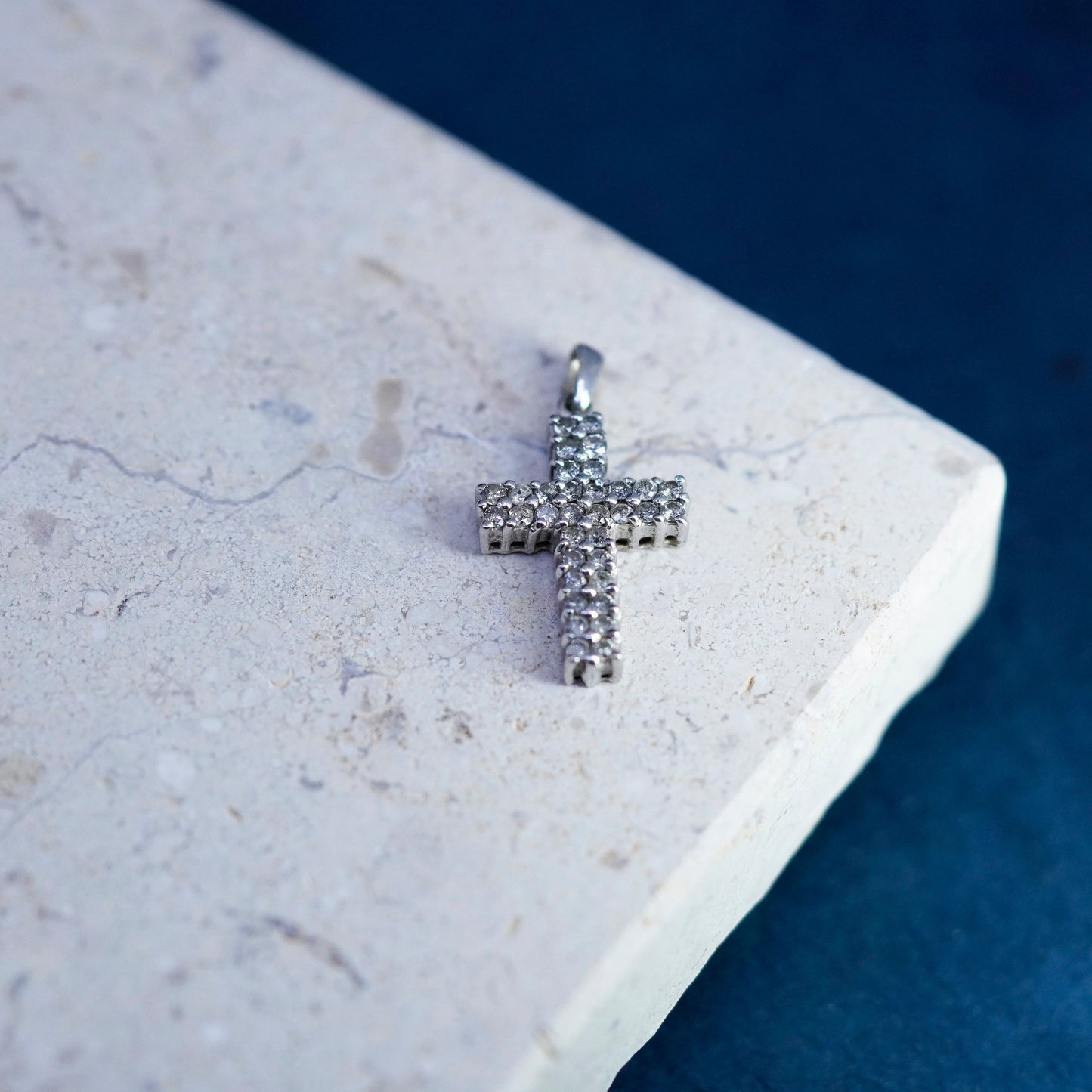 2.2g, Vintage solid 10K white gold cross pendant with cluster genuine diamonds