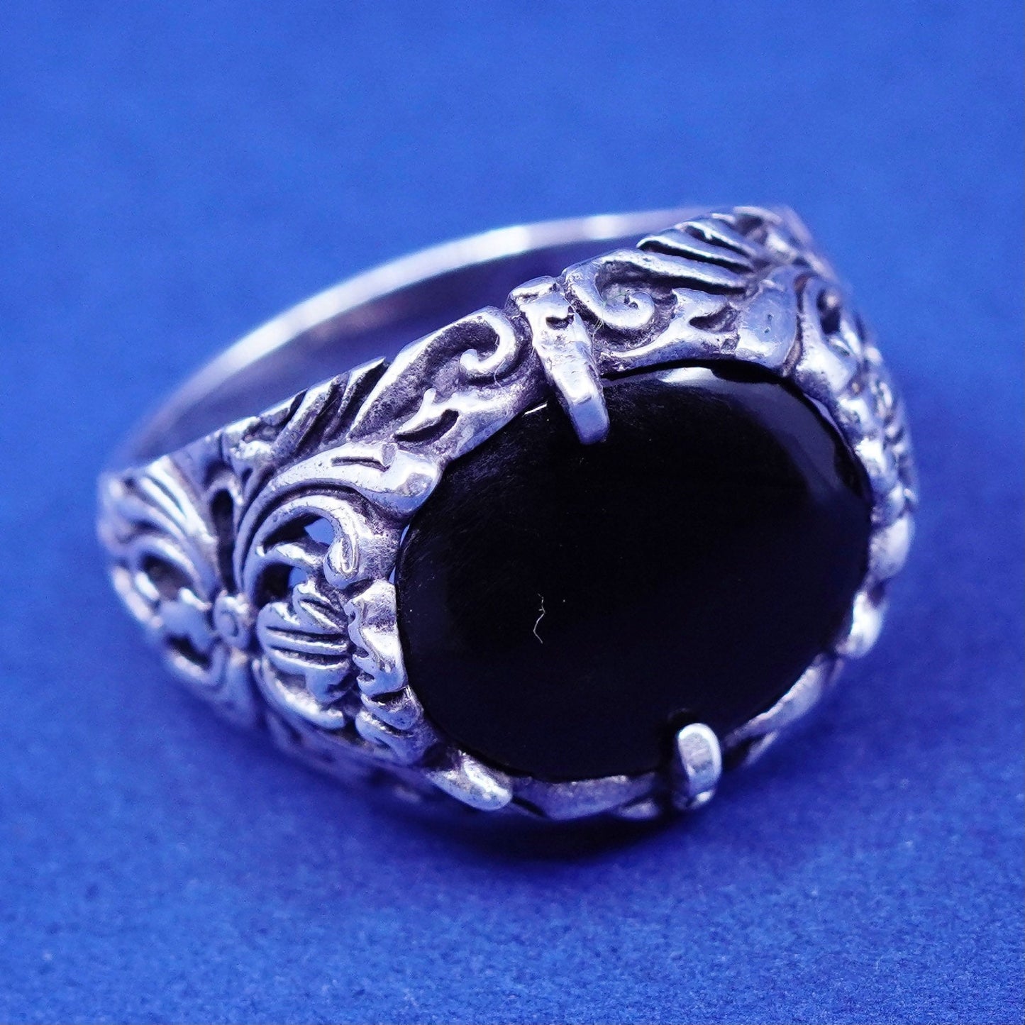 Size 9, vintage Sterling 925 silver handmade ring with onyx and filigree
