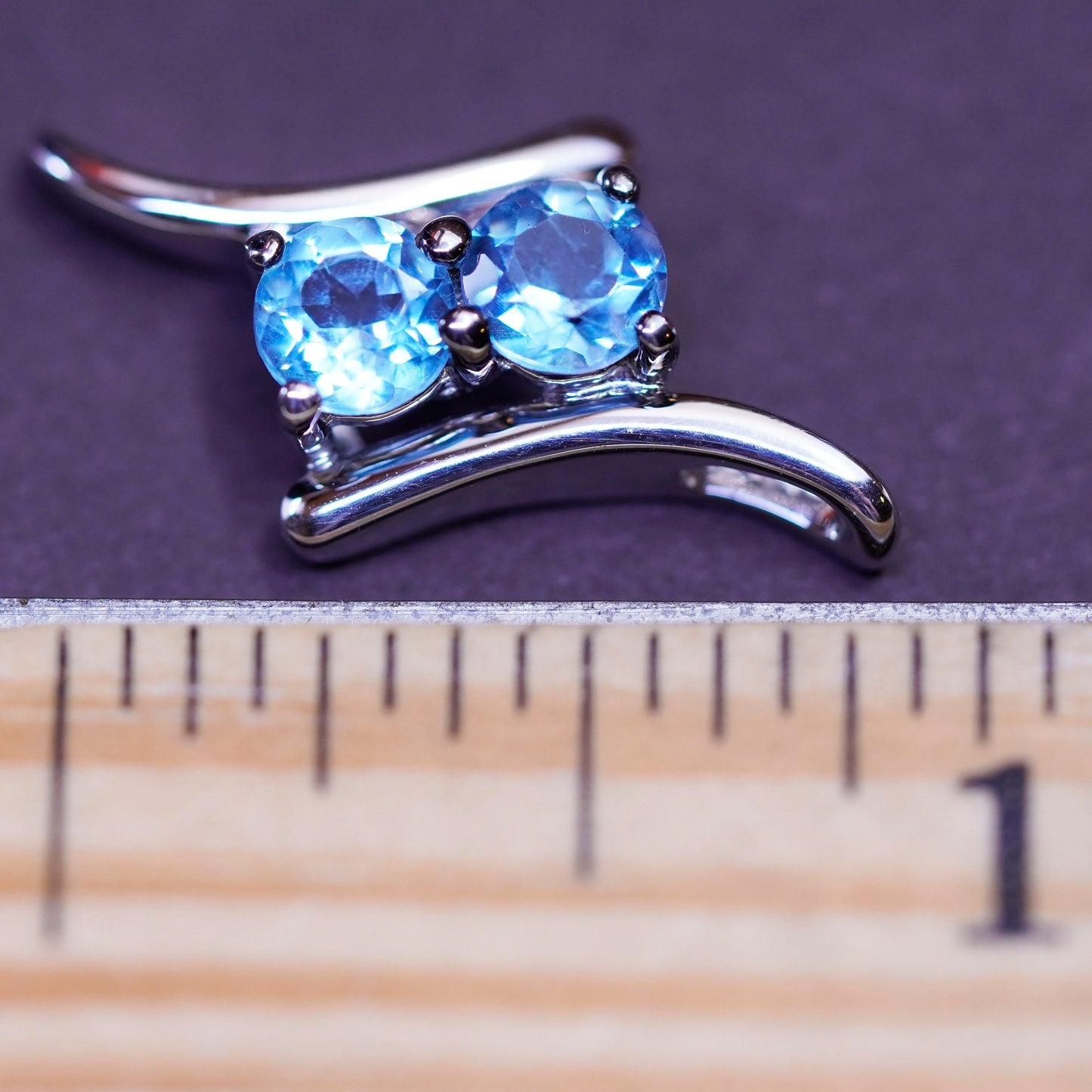 Vintage Sterling 925 silver wavy pendant with blue topaz