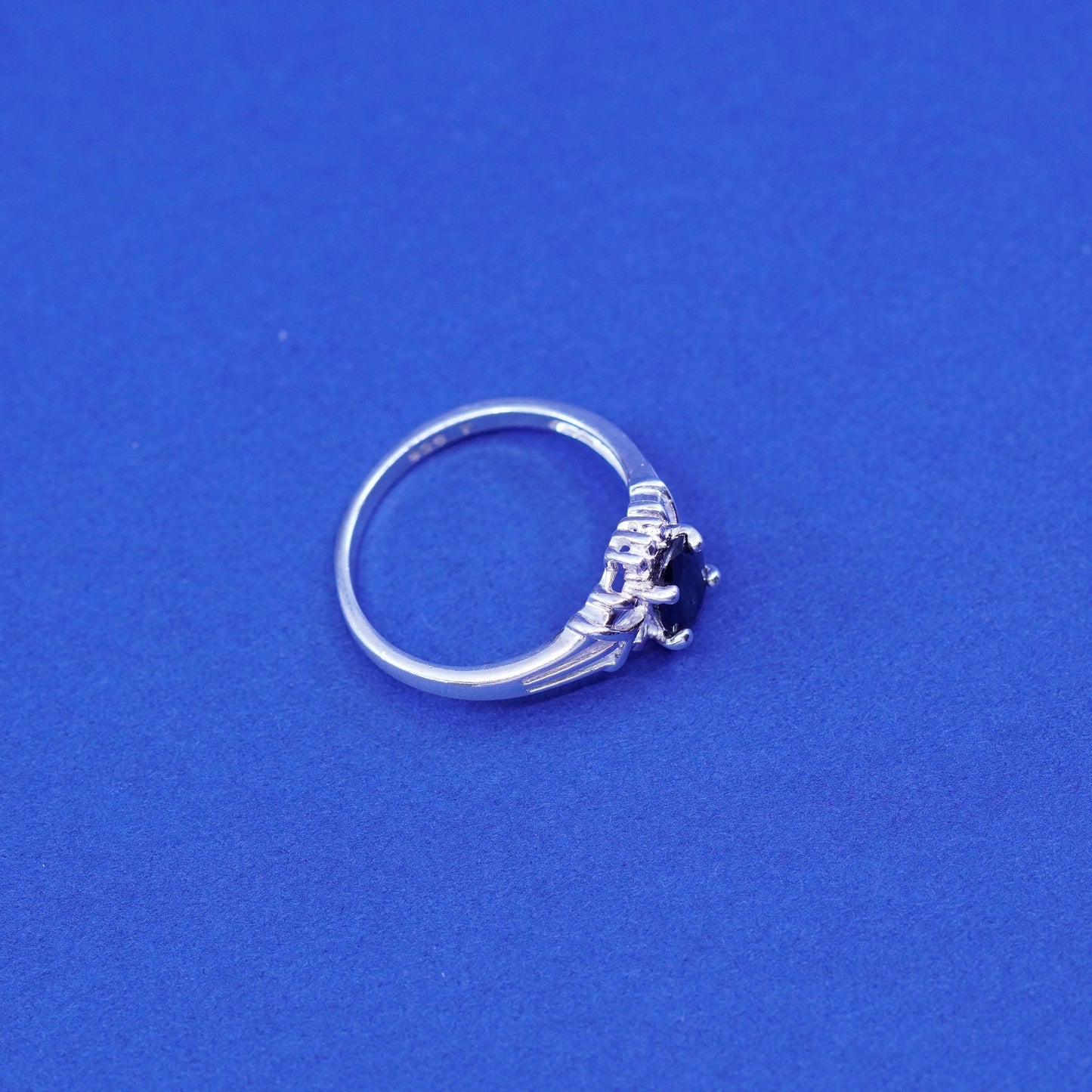 Size 7.25, vintage Sterling 925 silver handmade ring with sapphire
