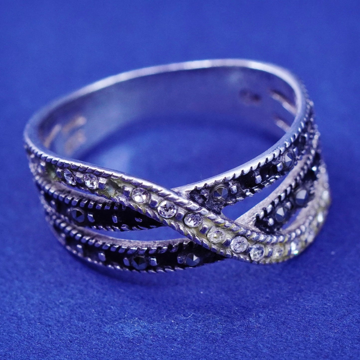 Size 7.25, vintage sterling silver ring with cluster Cz, band