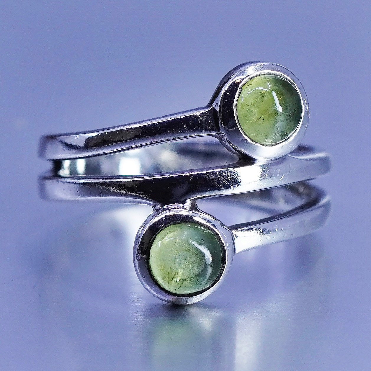 Size 8, vintage Sterling 925 silver handmade wrap ring with peridot