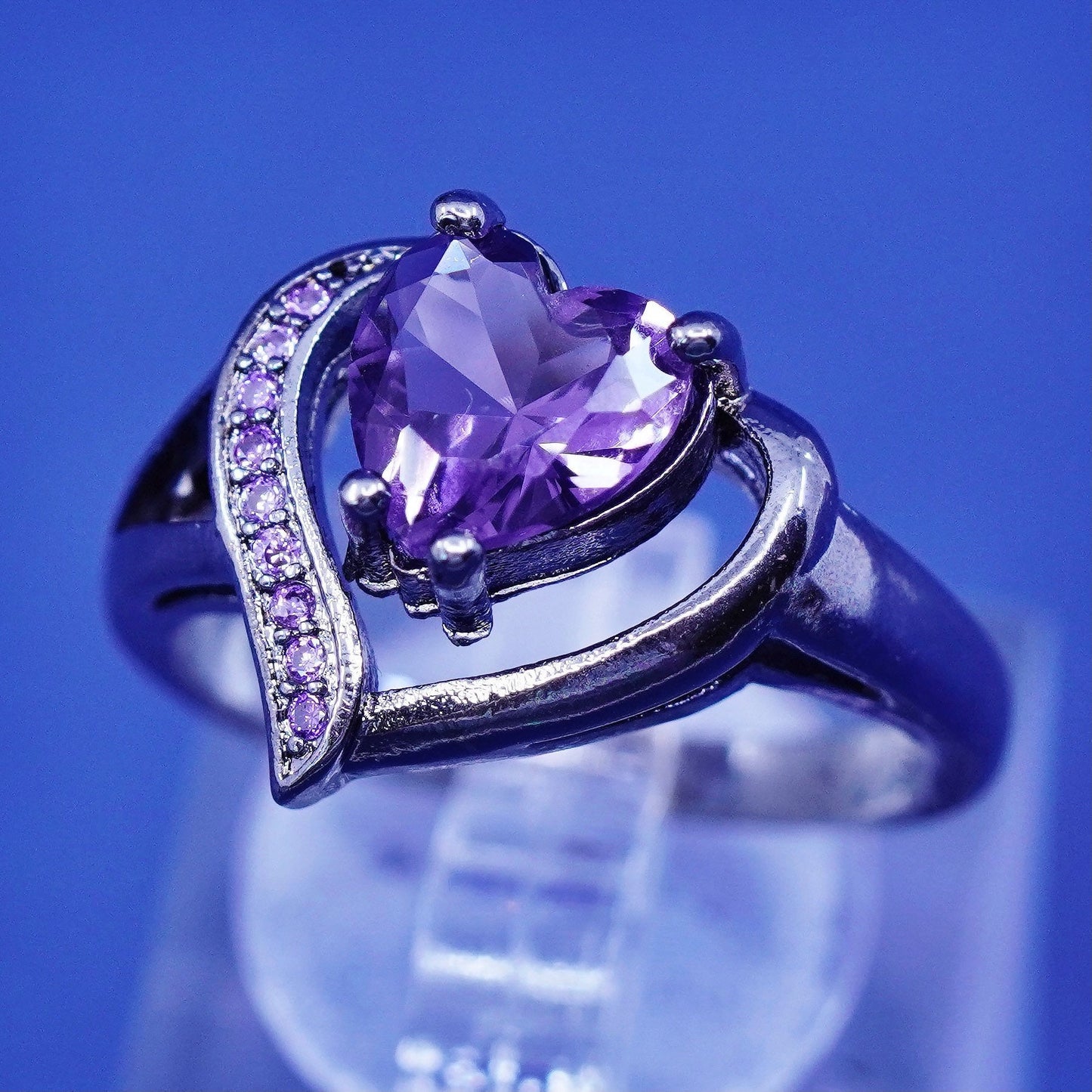 Size 8, vintage Sterling 925 silver handmade oxidized ring with heart amethyst