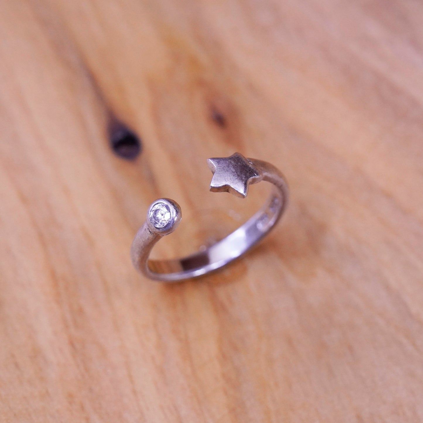 Size adjustable, vintage Sterling silver starfish star ring, 925 wrap band cz