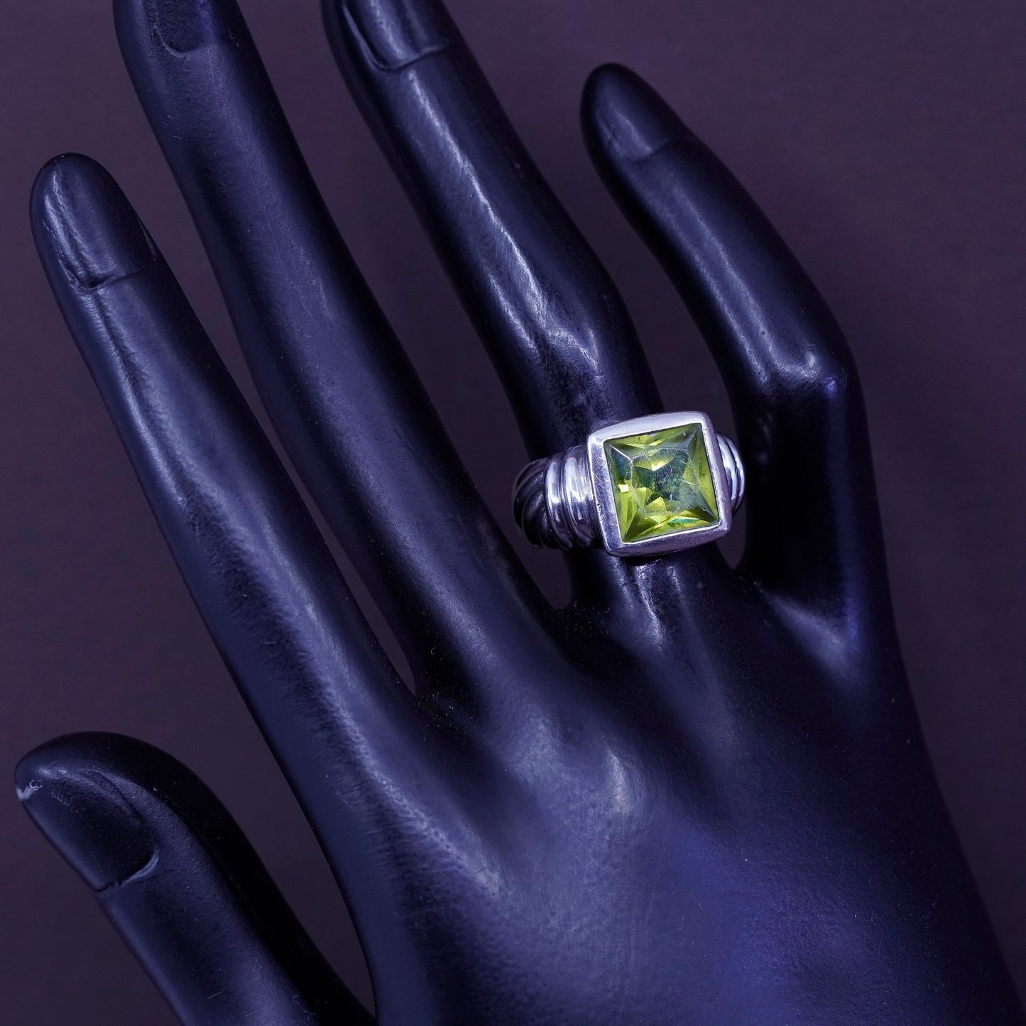 Size 7, vintage Sterling 925 silver handmade ring with square peridot