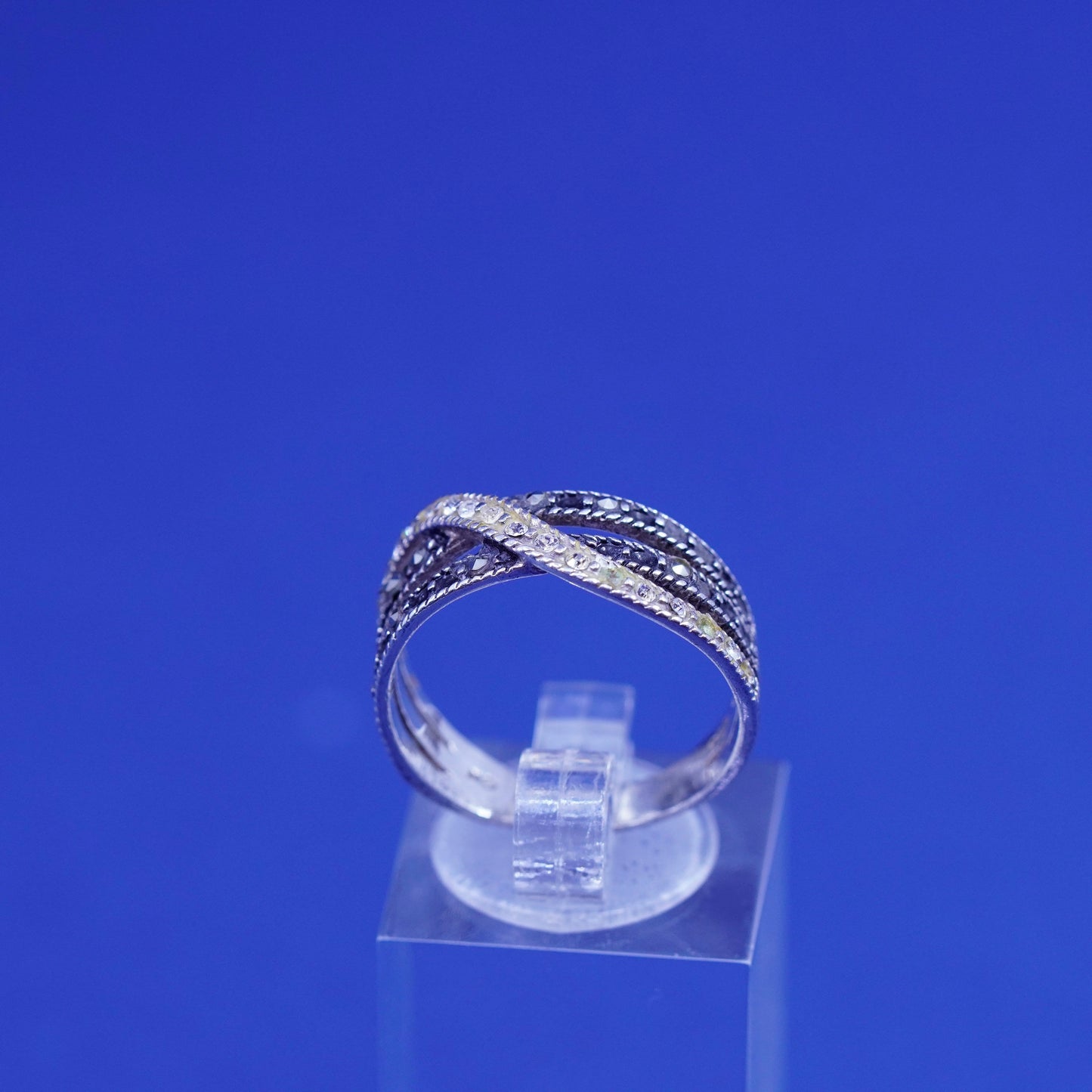 Size 7.25, vintage sterling silver ring with cluster Cz, band