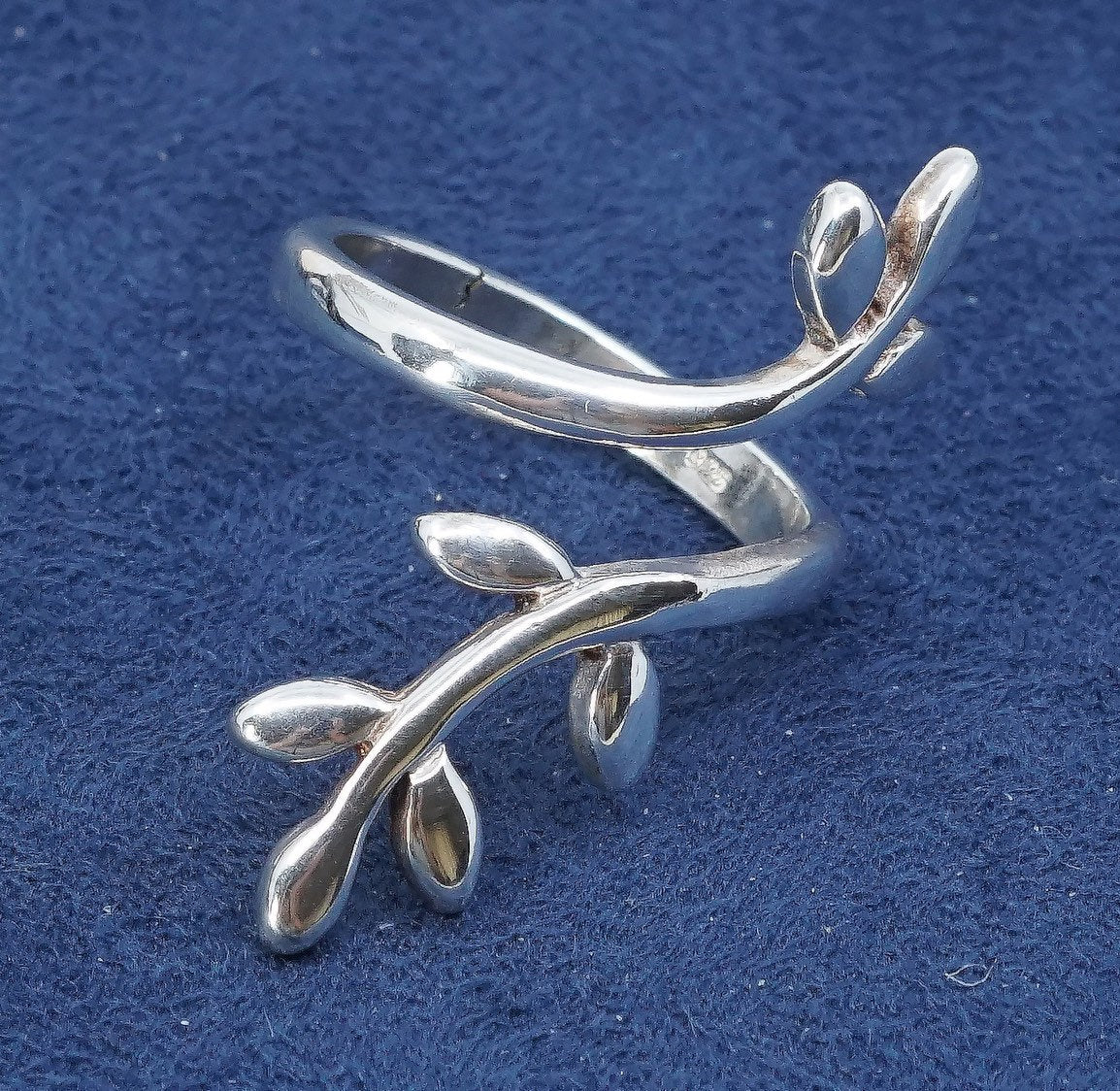 sz 6.5, vtg Sterling silver handmade ring, 925 band w/ leaves