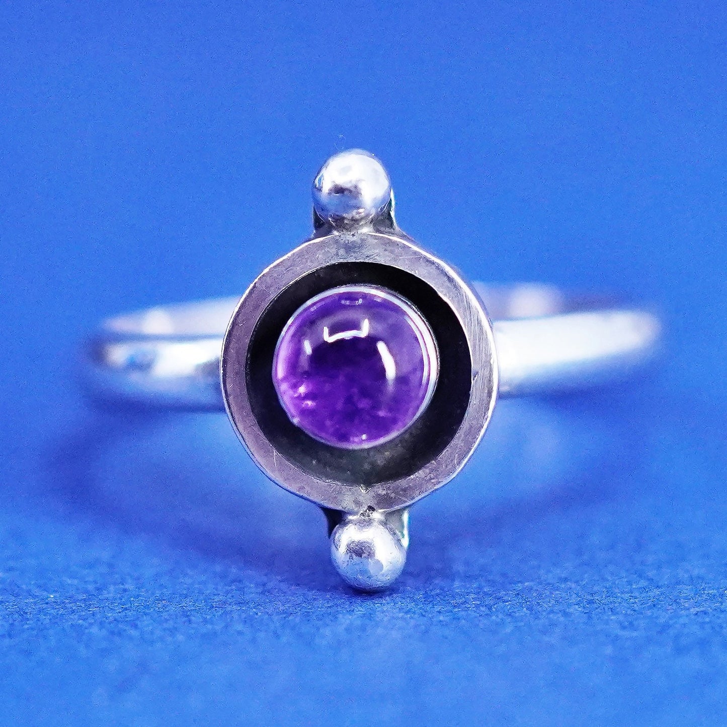 Size 8, vintage Sterling 925 silver handmade ring with amethyst