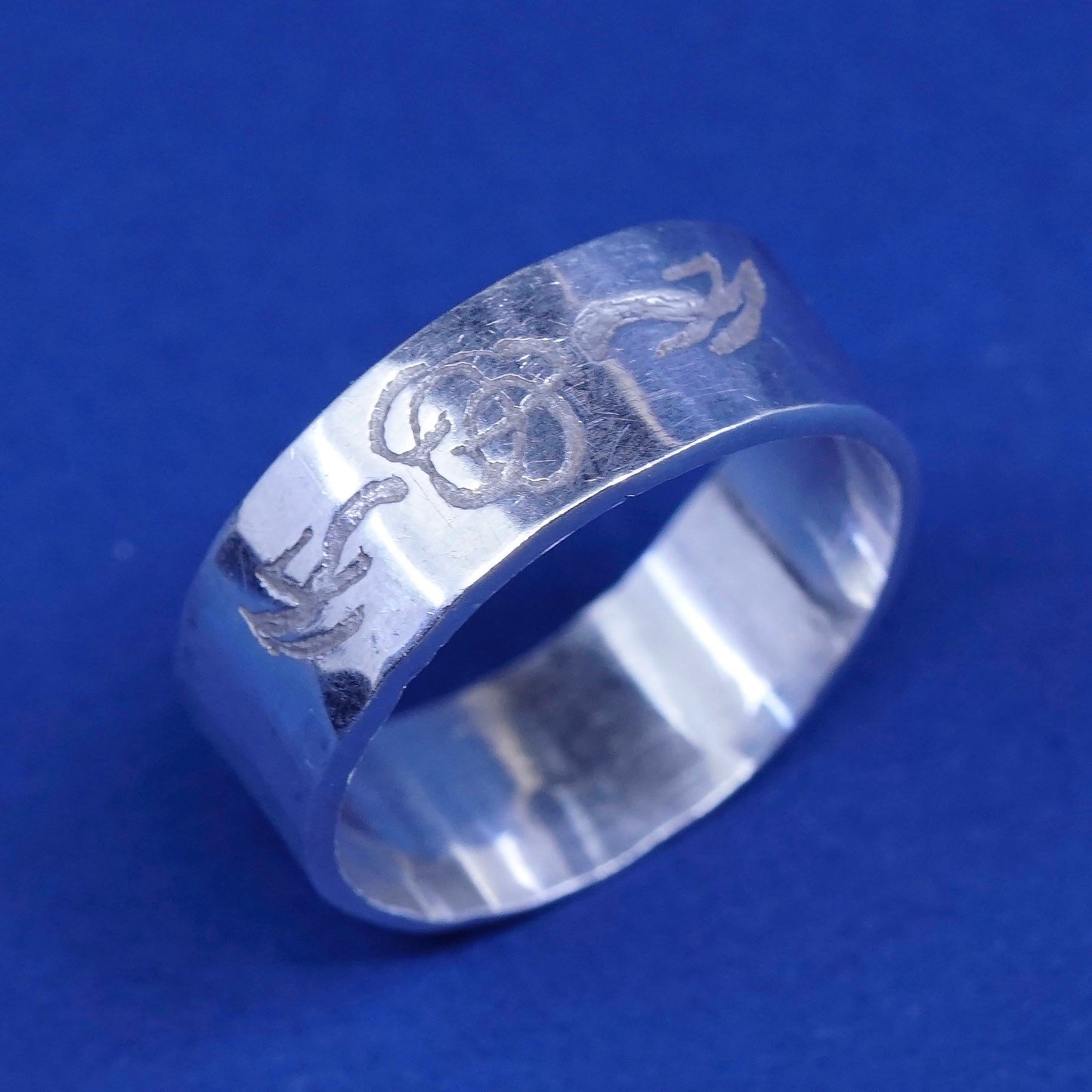 Size 8.5, vtg Sterling silver handmade ring, 925 band w/ Hammered texture