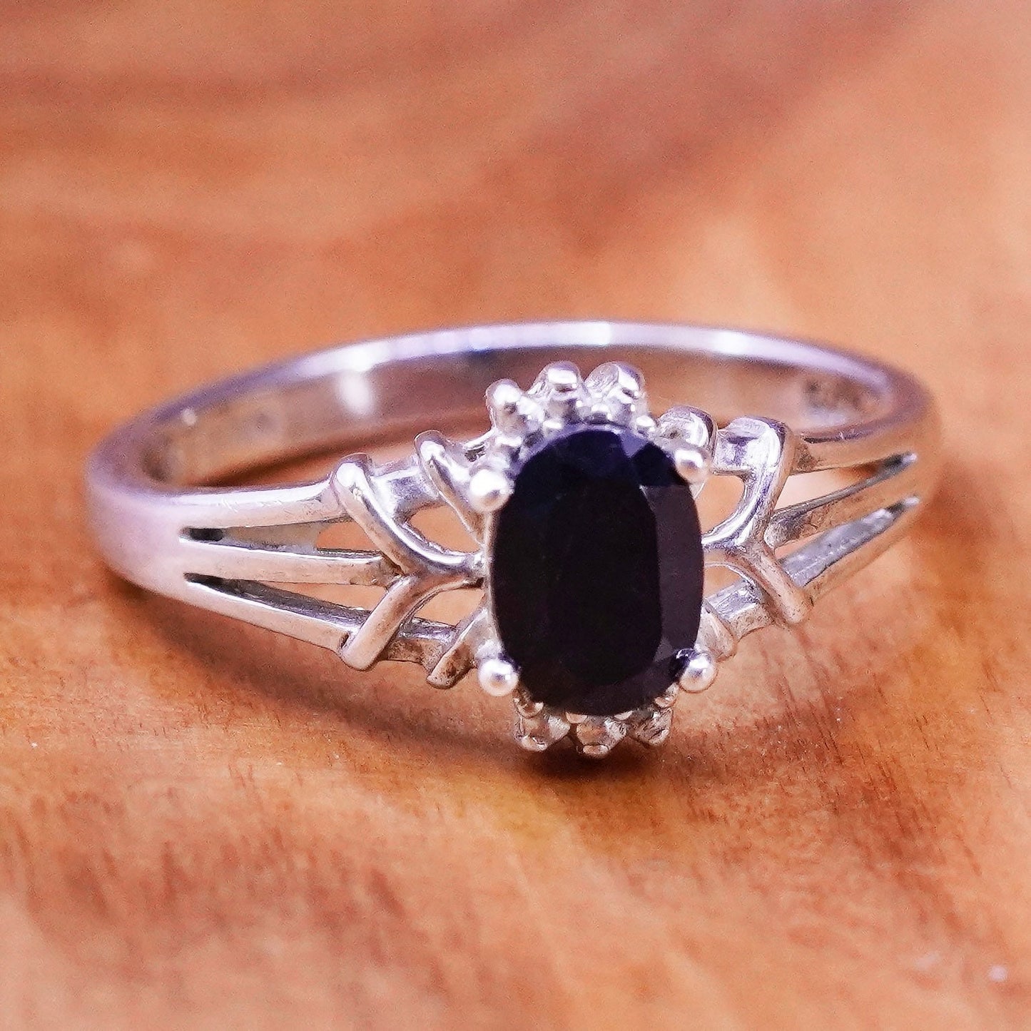 Size 8, vintage Sterling 925 silver handmade ring with sapphire