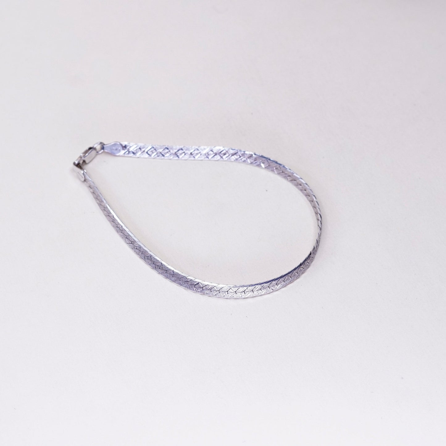 7.75”, 5mm, vtg sterling silver textured herringbone bracelet, Italy 925 chain