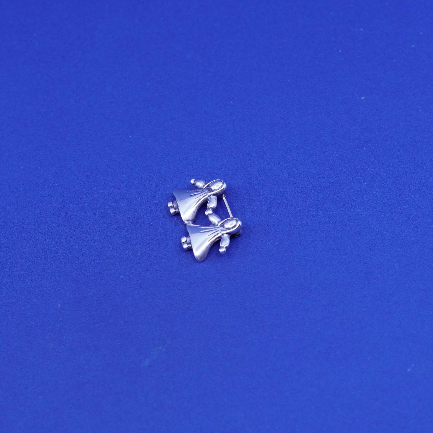 Vintages sterling silver handmade brooch, 925 girls holding hands pin