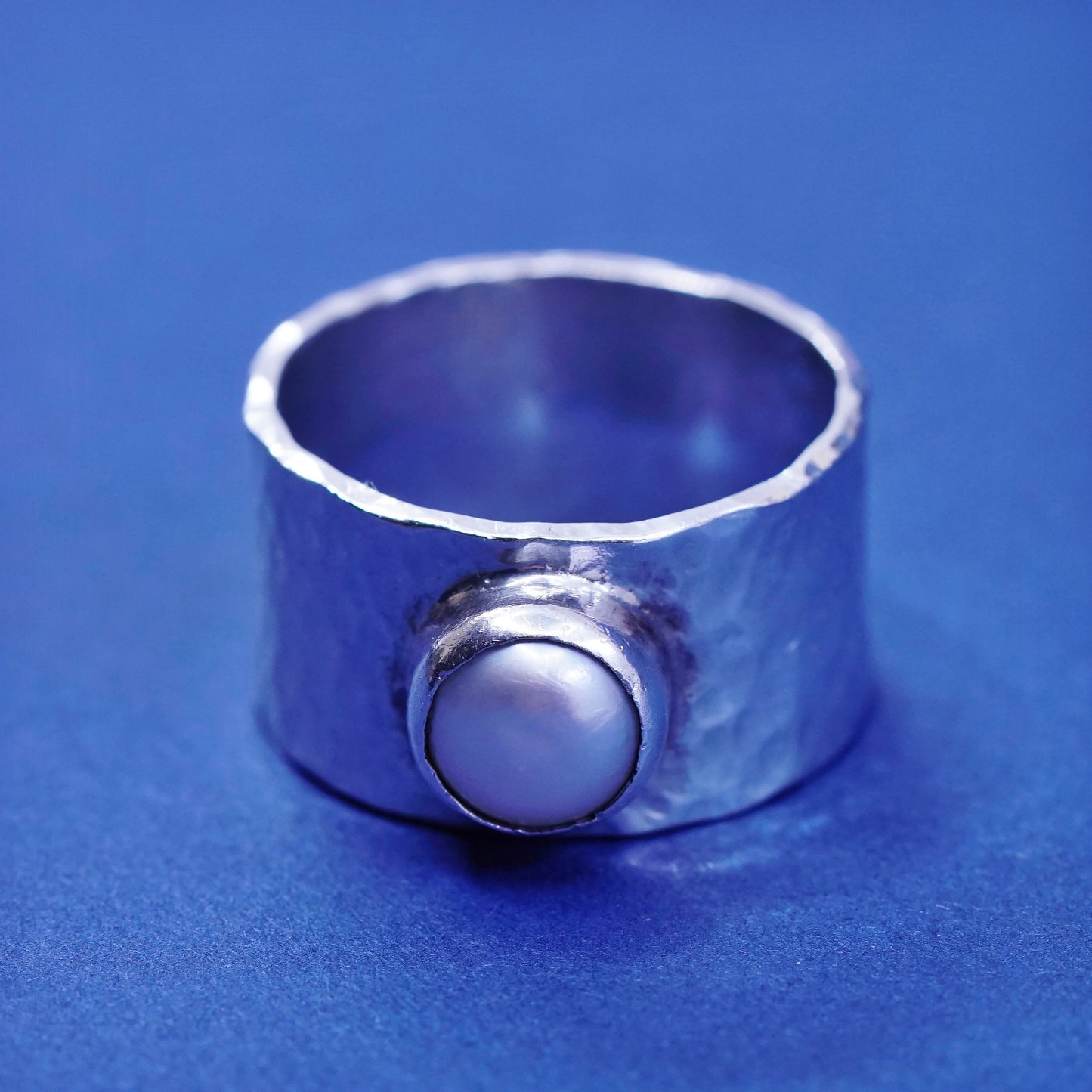 Size 7, vintage KK AXA hammered textured Sterling 925 Silver Pearl ring with pearl