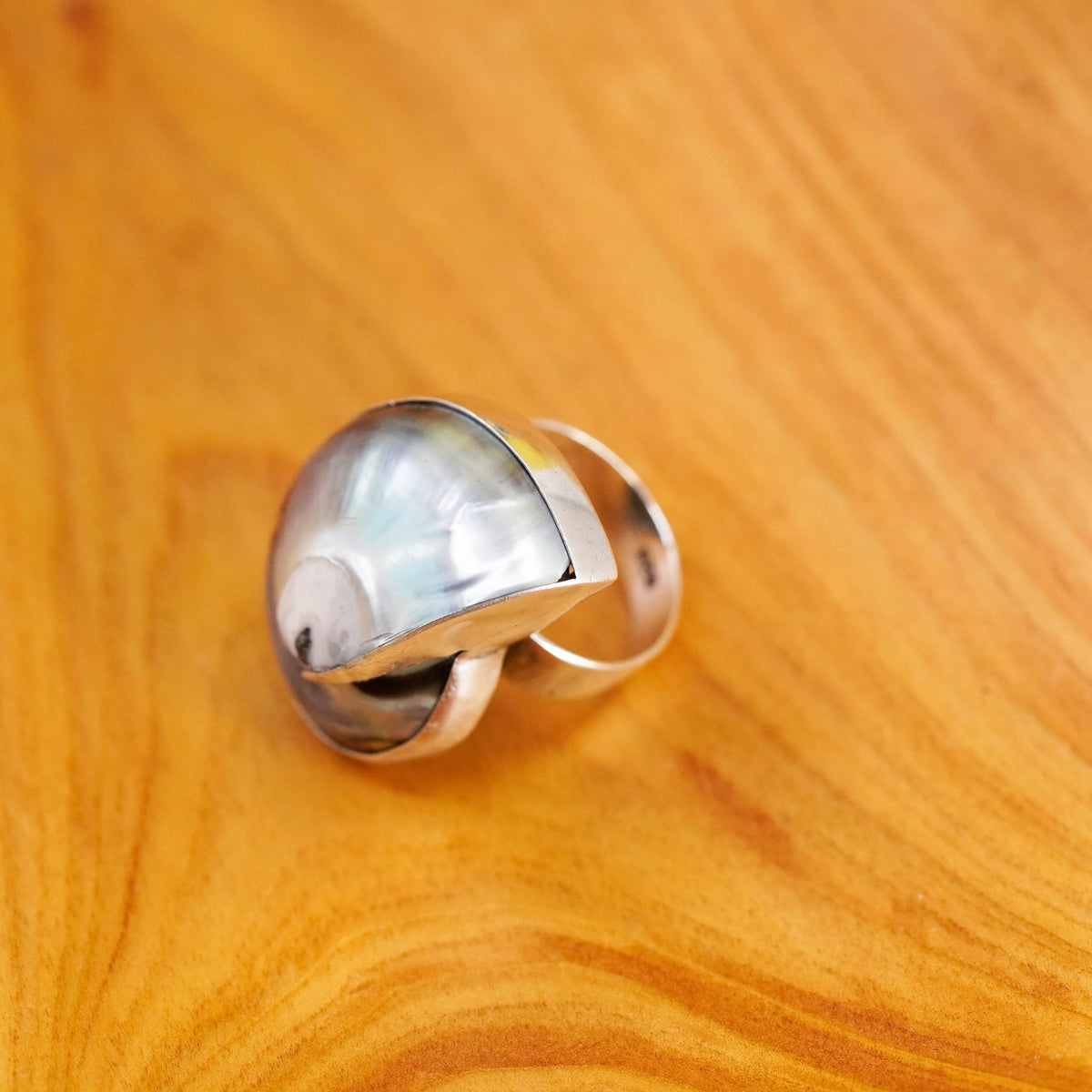 Size 7.5, vintage Sterling 925 silver handmade ring with fossil shell