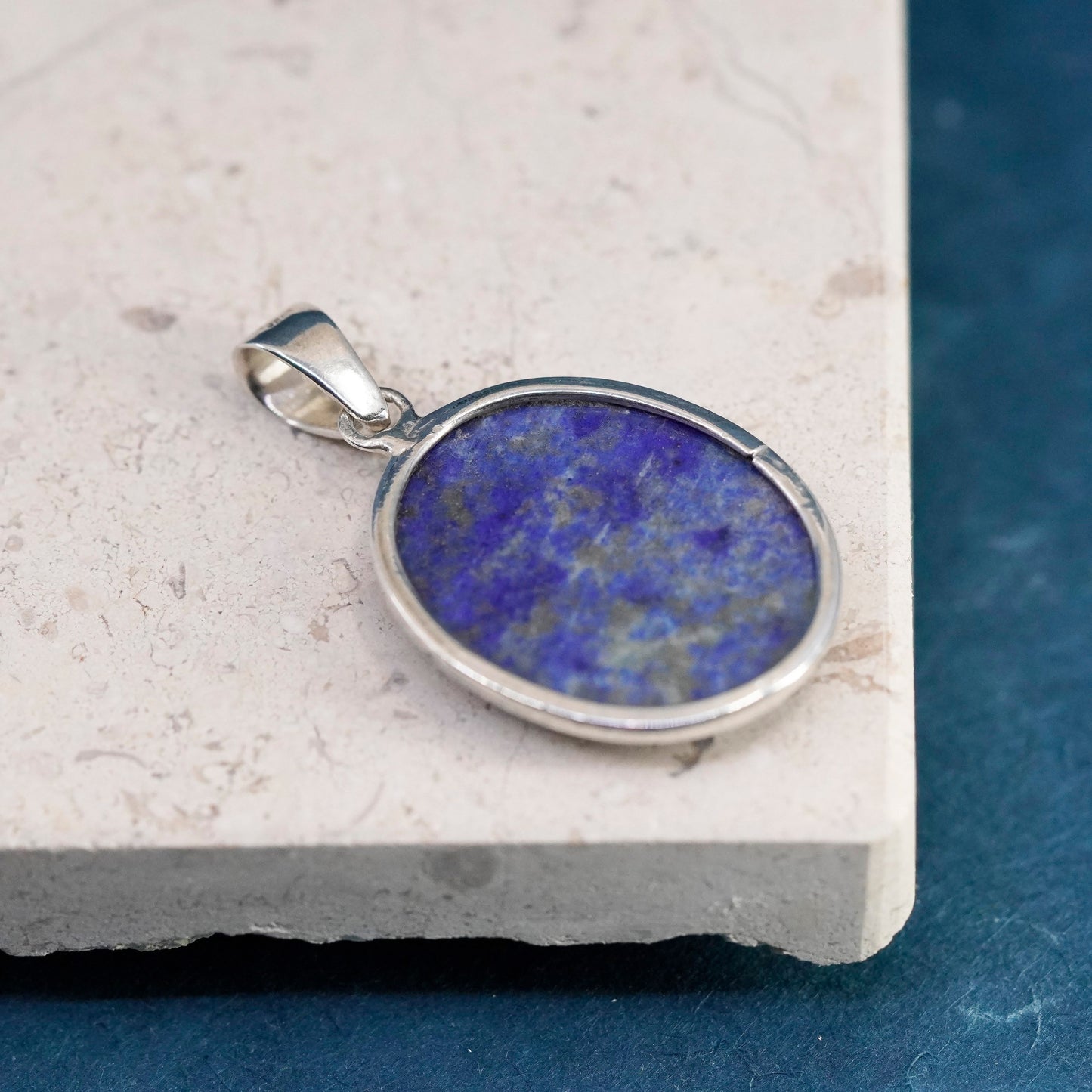 Vintage sterling 925 silver handmade pendant with oval lapis lazuli