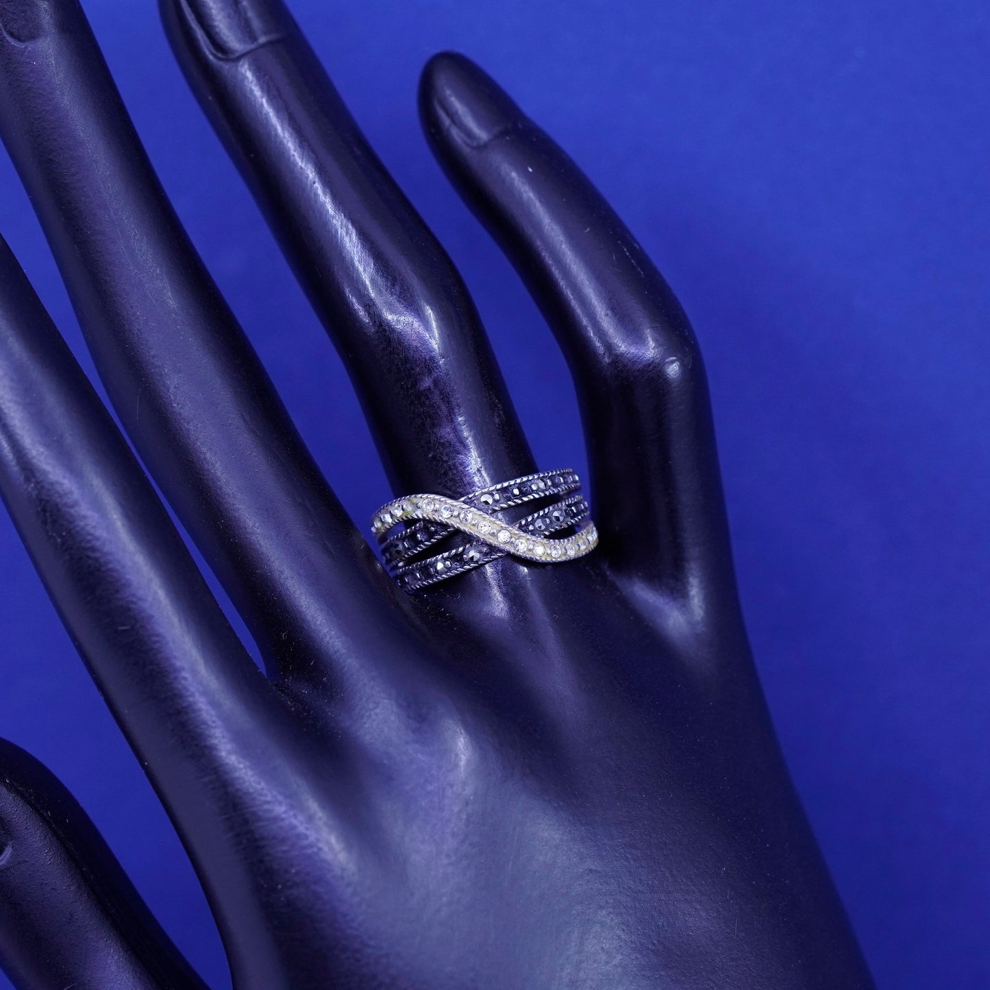 Size 7.25, vintage sterling silver ring with cluster Cz, band