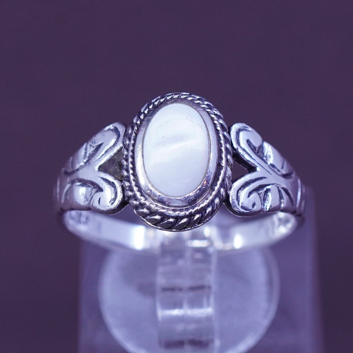 Size 8.5, vintage Sterling 925 silver handmade ring w/ mother of pearl N cable