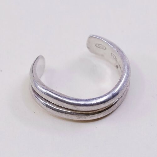 Size 3, Vtg Sterling Silver handmade open end Ring. 925 Ribbed Band
