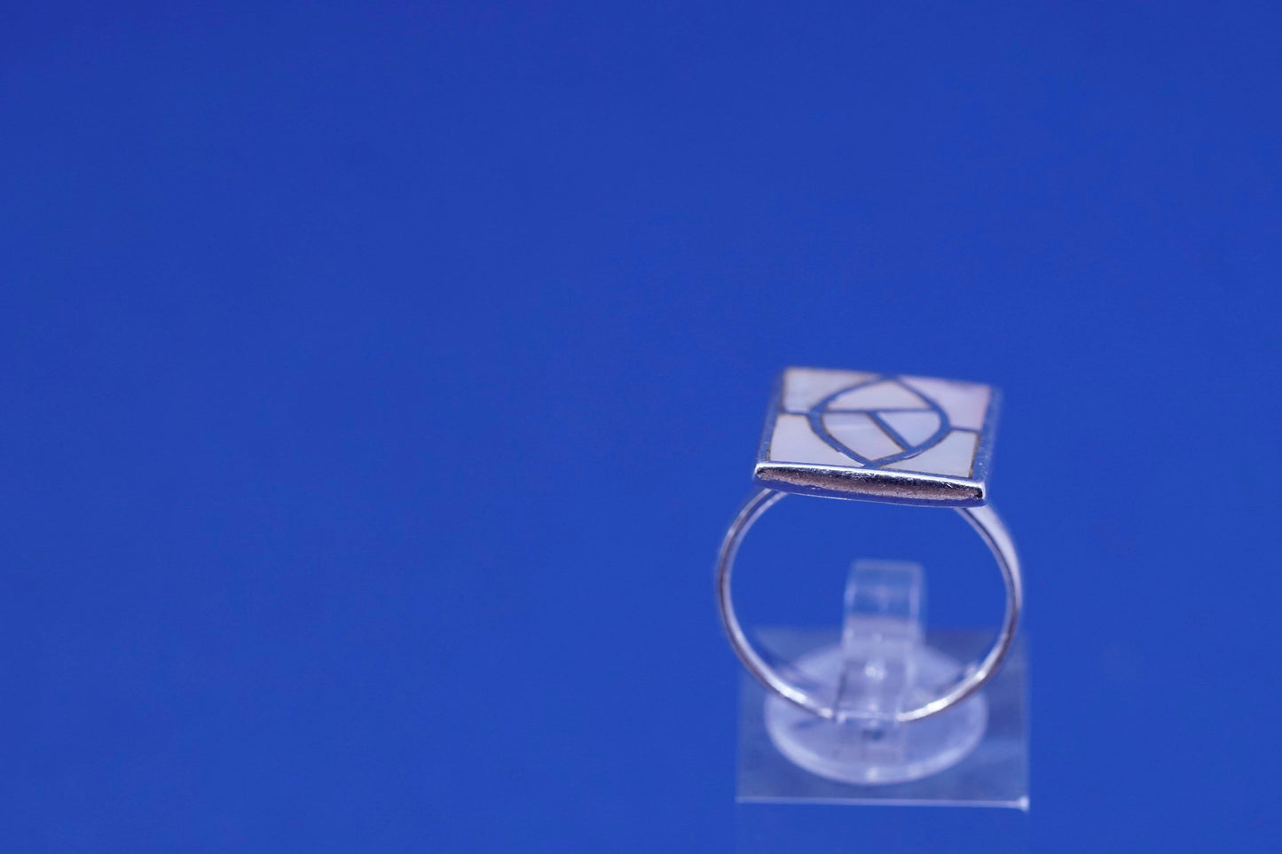 Size 8, vintage Sterling 925 silver statement ring with mother of pearl