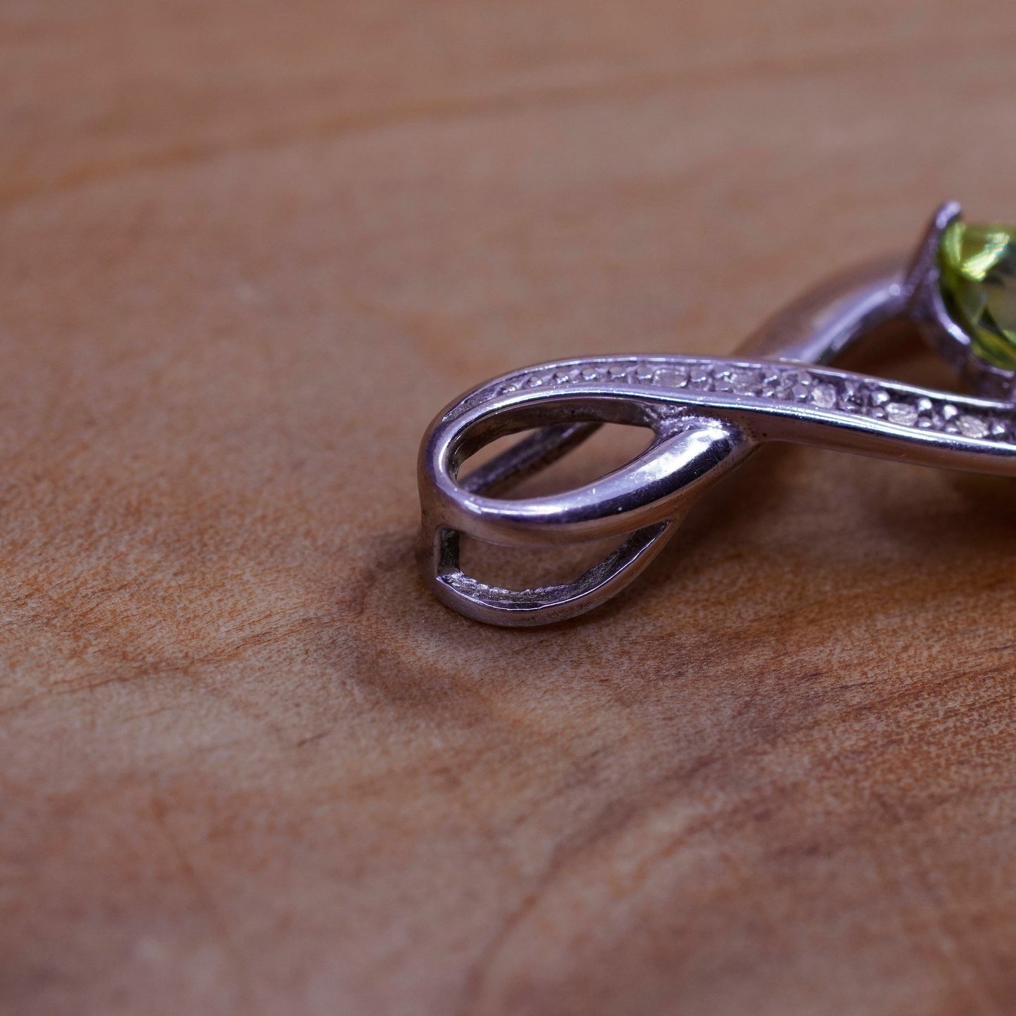 Vintage sterling silver pendant, 925 twisted loop with genuine diamond peridot