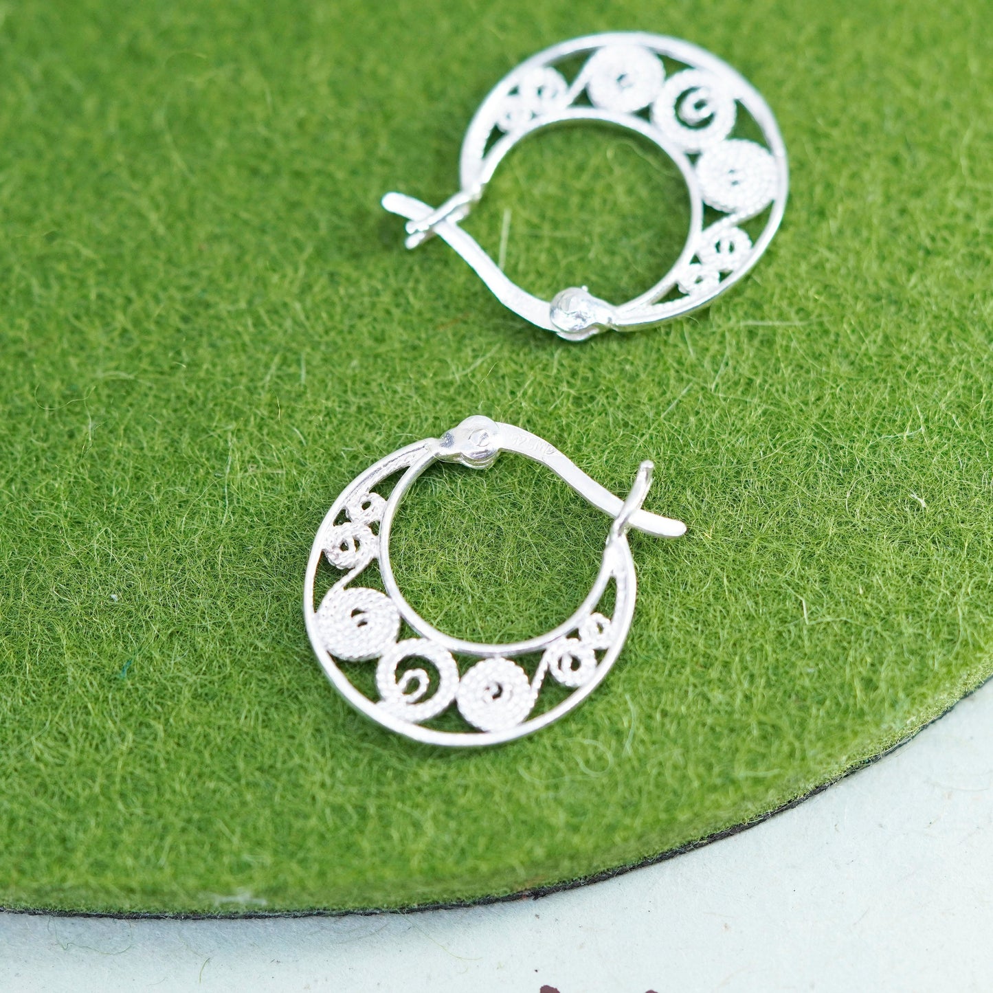 0.75”, Vintage sterling 925 silver filigree loop earrings, minimalist hoops