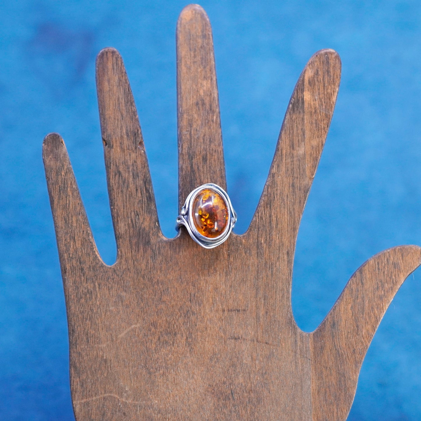 Size 7.25, vintage sterling 925 silver handmade ring with oval Amber